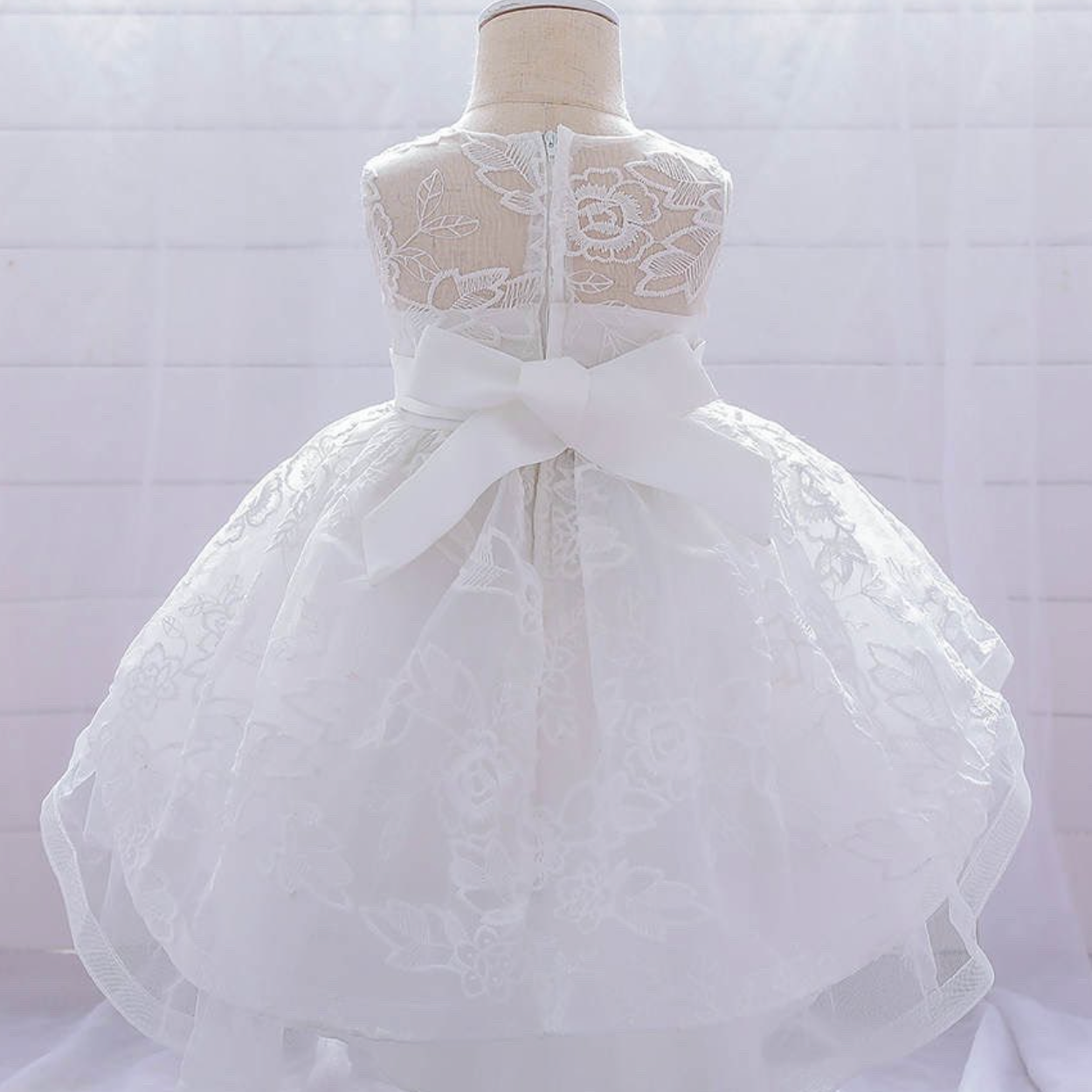 Elegant White Sleeveless Princess Dress for Girls